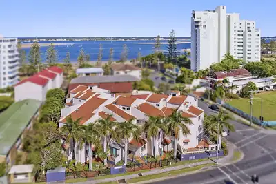 Image de 3 bedroom sub-penthouse! Full Gc experience