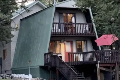 Image de Yellowstone #1 Cabin-King sized bed & private bathroom! Dog friendly! Hot Tub!