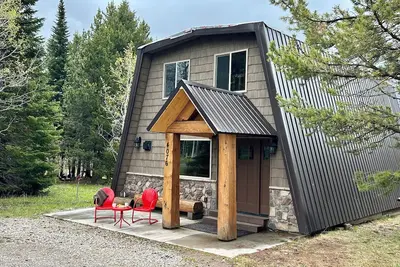 Image de Yellowstone's Premier Cabin Clean& Spacious Kitchen with Fireplace, Dog Friendly