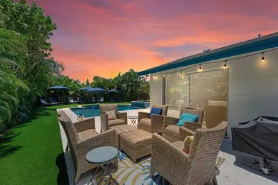 Image de One Day More: Spectacular Oasis Backyard with Pool & Spa by Anna Maria Life Vacation Rentals