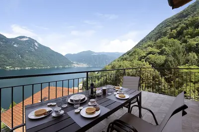Image de Appartamento 5 Il Tornante avec vue sur le lac et les montagnes, Wi-Fi, A\/C & Balcon
