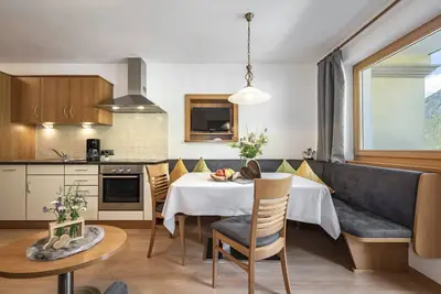 Image de Appartement \"AlpenChalet Niederkofler Evita\" avec vue sur les montagnes, Wi-Fi et jardin