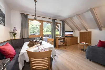 Image de Appartement \"AlpenChalet Niederkofler\" Vera avec vue sur les montagnes, sauna et jardin