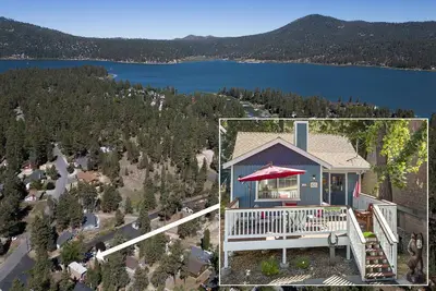 Image de The Cuddly Bear Cabin by Destination Big Bear : Close to the Lake! Minutes to the Village! Hot Tub! Propane Bbq! Tesla Charger!