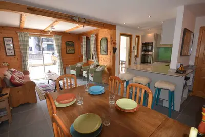Image de Appartement Centre Les Gets, Pied des Pistes, Belle Terrasse, 2 Ch, 1 Cabine, 6/8 Couchages