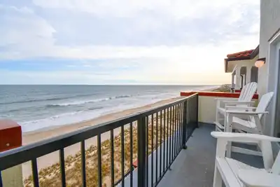 Image de \"Villa Capriani 317a\" - Oceanfront Condo - Pool, Hot Tub, On-site Restaurant