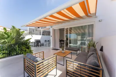 Image de Modern loft with large pool, private parking & superspeed Wi-Fi