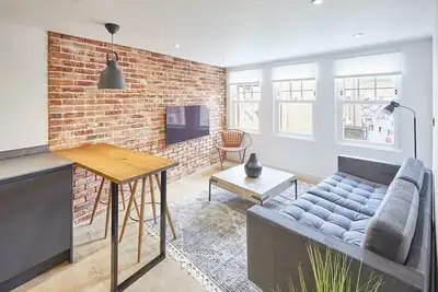 Image de Host & Stay | Modern Industrial