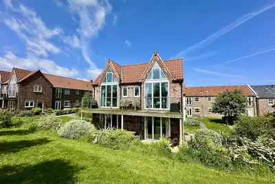 Image de Stunning Coastal Cottage - Sleeping 5 in 2 Bedrooms - Pool and Beach Access Included.