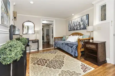 Image de *Chic, Cozy, Clean, Convenient, Close to Nyc Apt*