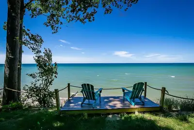 Image de Stunning renovated cottage with 150' of private sandy Lake Michigan beachfront!