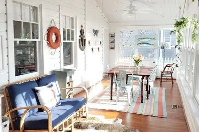 Image de River Cottage with Beach and Dock