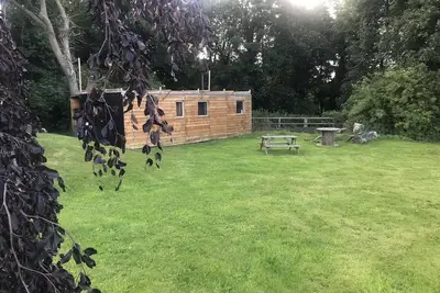 Image de Luna Lodge, nestled in field and woodland surroundings