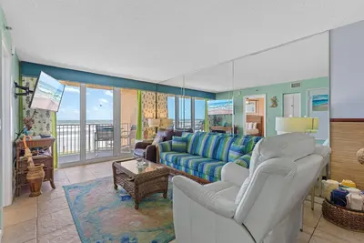Image de Direct Oceanfront Condo Walking Distance from Flagler Ave