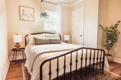 Image de Renovated Modern Farmhouse Style Close to Downtown!