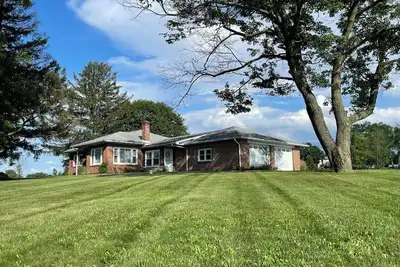 Image de Beautiful open and spacious ranch home in country setting