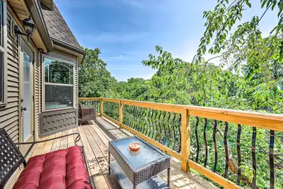 Image de Castle by the Square - 5 minute walk to downtown Bentonville!