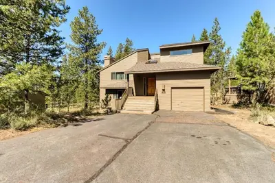 Image de Great location, large deck, hot tub, 10 Sharc passes (25 White Elm Lane-No Pets)