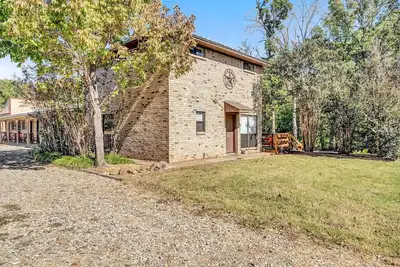 Image de The Lodge. Modern comfort at Lake Fork. Full Kitchen.