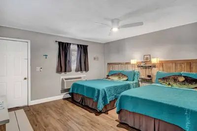 Image de Less than a mile from Lake Fork-Updated-Catfish Cabin Rm 1
