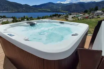 Image de 10% off last summer date! August 27-30. Pool/hottub; amazing Lake Chelan view! \n