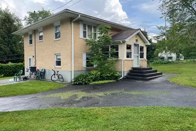 Image de Lakeside mountain house in the Catskills. Canoeing, fishing, hiking, campfires.