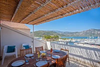 Image de Casa Sainte-Anne face au port de Saint-Florent