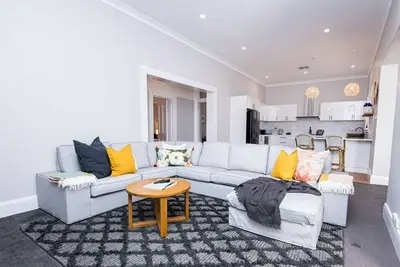 Image de The Byng House | Grand and Central, Entertain 12