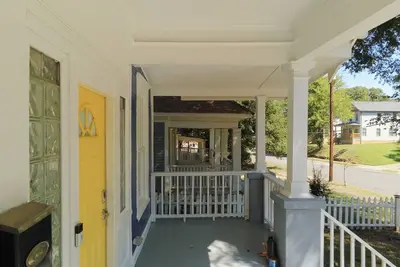 Image de Beautiful Historic home in great Location