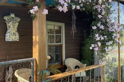 Image de Intimate, earthy cottage in Tranquil Setting