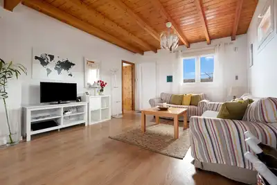 Image de Chalet las Viñas 2 avec vue sur les montagnes, Wi-Fi, jardin et terrasse.