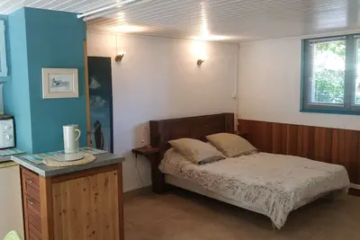 Image de Agréable studio en Rdc sur terrasse et jardin intimes. À2 pas de la plage