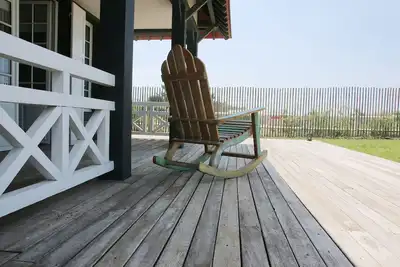 Image de Sur les Planches de Deauville, les Pieds Dans L'eau