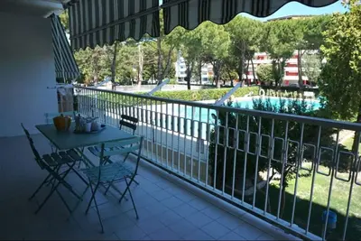 Image de Appartement chaleureux avec charmante terrasse vue piscine