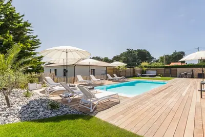 Image de Gîtes avec piscine chauffée, Spa, proche plage et commerces, jardin privatif et tout compris