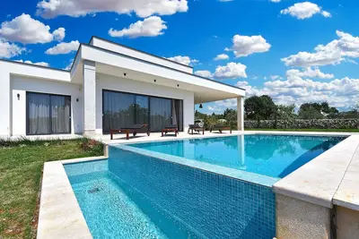 Image de House 2117\/39510 (Istria - Svetvinčenat), 13000m from the beach