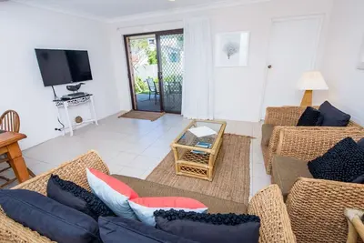 Image de 1 19 Norburn Avenue - Pet friendly property only 290 metres from Little beach waterfront.