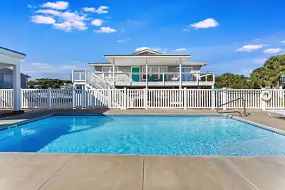Image de Beach Views, Heated Pool, 3 Br 2 Bath Home
