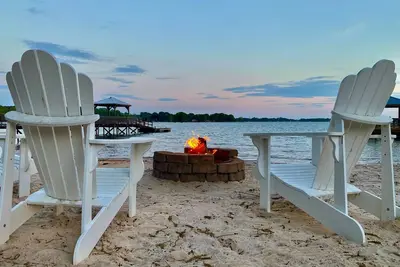 Image de Private Beach on Lkn w/Wide water views! Hot tub!
