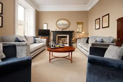 Linen House & The Scott Apartment - townhouse apartment in Kelso