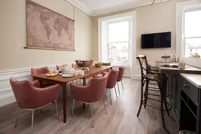 Image de Linen House - A sophisticated Grade Ii listed townhouse apartment