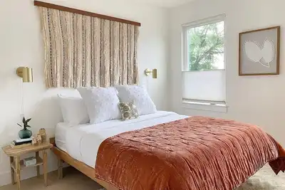 Image de 3br, Rooftop Deck, Walk In Shower | Nest - Portoro