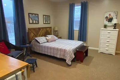 Image de Private Suite on Eastern Kentucky Farm with Indoor Pickleball Court