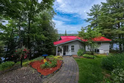 Image de Lake Cottage of your Dreams! !