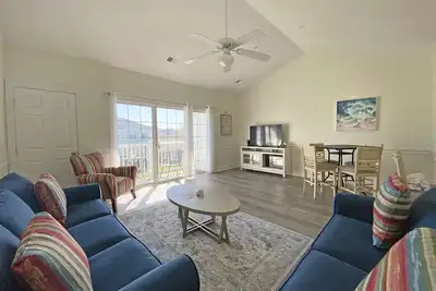 Image de New and beautifully furnished 1Br/1. 5Ba Golf Villa! Great location, Full kit