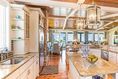 Image de Vacation in style at this spacious Oceanview beach home by Oceanfront Cottage Rentals.