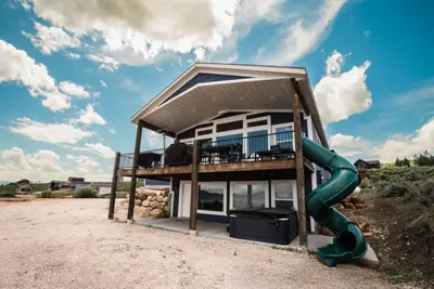 Image de Ultimate Bear Lake Getaway! Large Deck w/ Slide! Paddleboards & Kayaks!