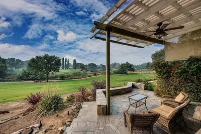 Image de Golfing, Views and Relaxation in the Foothills