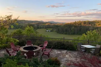 Image de Stunning 3 story House, Incredible Views, Toccoa River