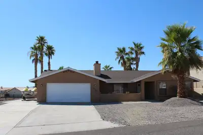 Image de Snead Dr. Beautiful Lake View Vacation Pool Home